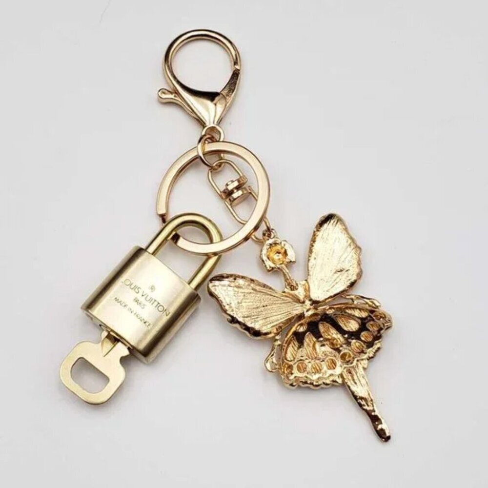 Louis Vuitton Authentic Gold Lock 🔒 Unbranded Fairy Keychain Charm for Bags - Picture 2 of 7